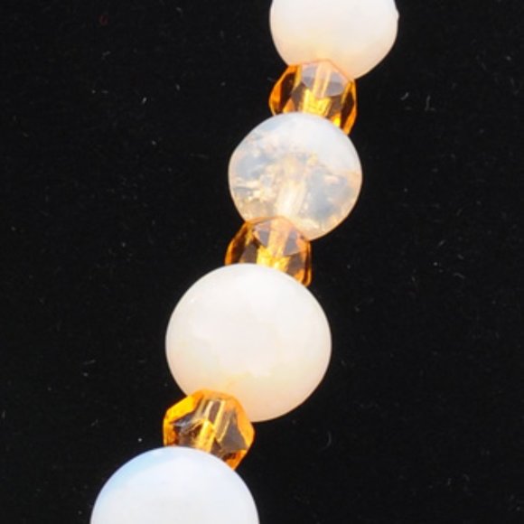 Vintage Smoky White and Gold Glass Crystal Bead Necklace from the 1940s - Picture 3 of 6